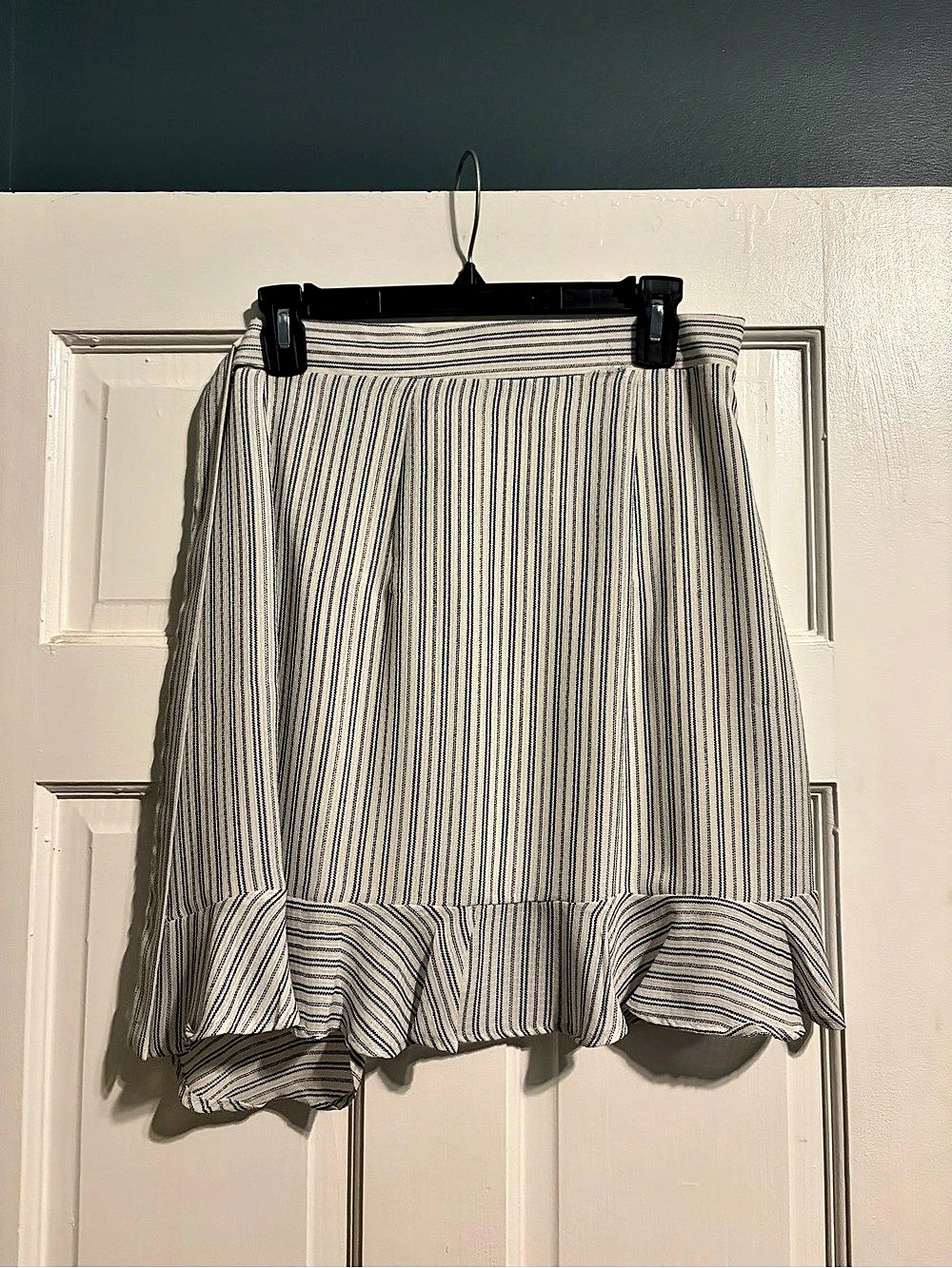 Lulus Striped Ruffle Mini Skirt in White & Blue Size Medium
